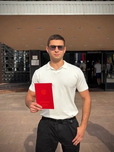 Никита Саралашвили с красным дипломом